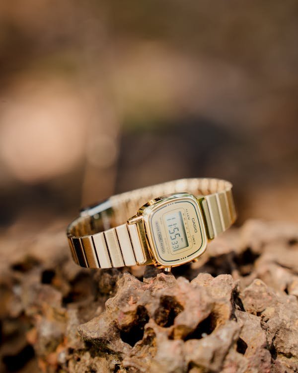 Bracelets de montre femme : élégance à chaque poignet